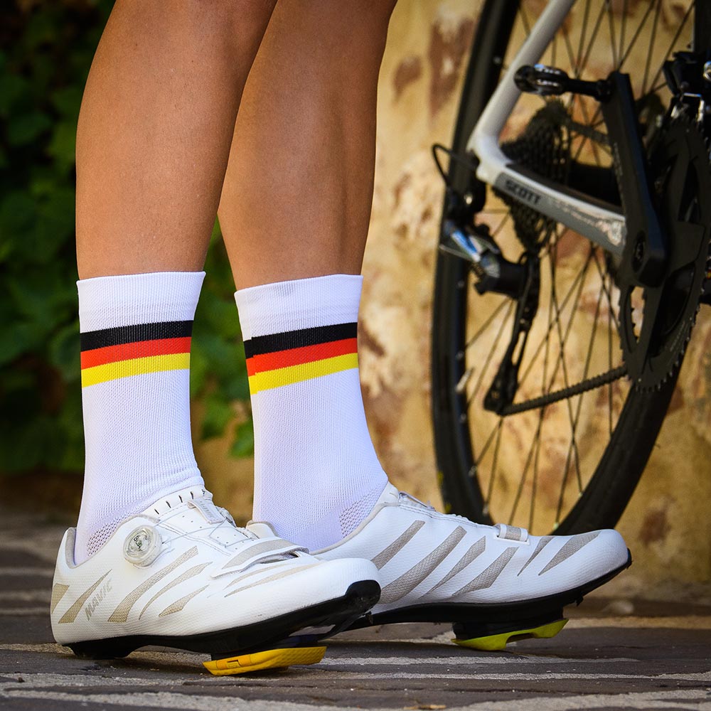 NORTEI Calcetines Blancos para Ciclismo, MTB y Running de Caña Alta para  Hombre y Mujer – Absolute White (L-XL (43-46)) : : Otros Productos