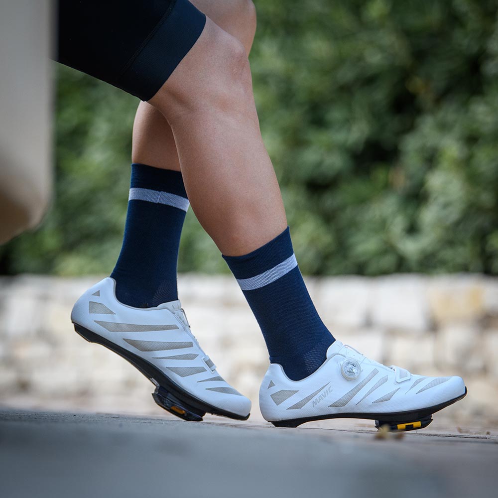 NORTEI Calcetines Ciclismo Running MTB Altos para Hombre y Mujer –  Calcetines Deportivos Transpirables Sin Costuras Compresivos - Infinity:  : Moda